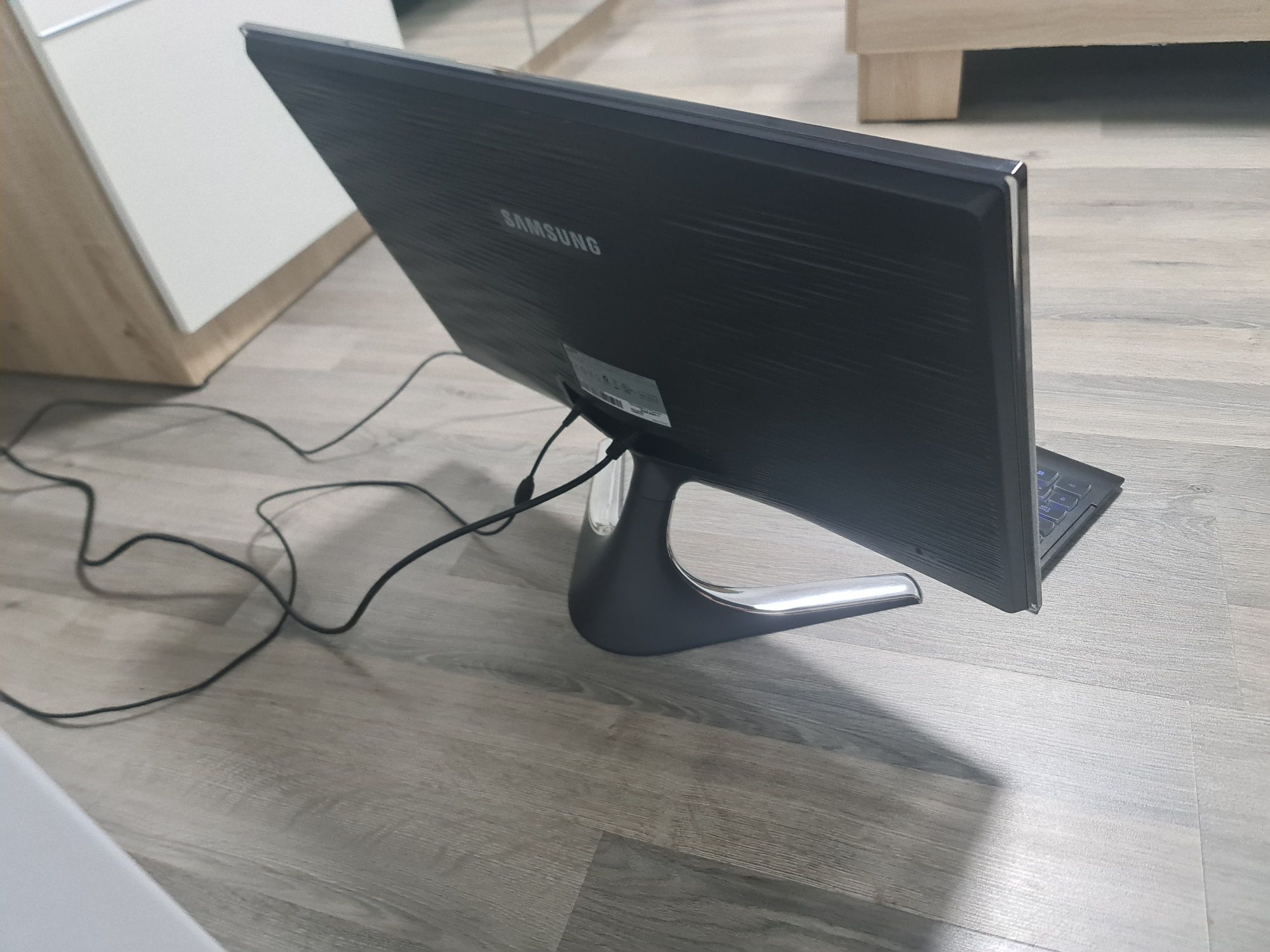 Monitor LED Samsung 24'', Wide, FULL HD, HDMI, 2ms, Charcoal Grey Desi