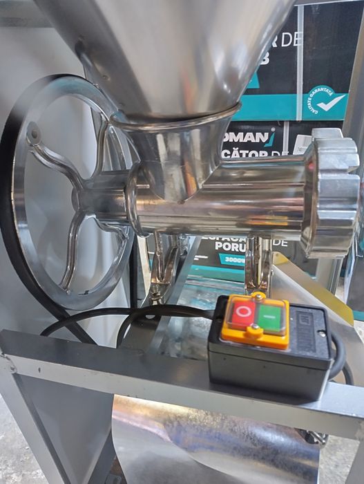 Masina tocat carne 32 cu pâlnie aluminiu