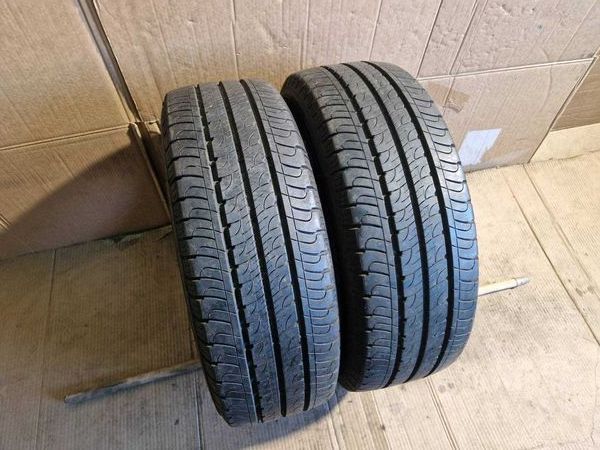 2 Goodyear R15C 205/65
летни бусови гуми DOT1117