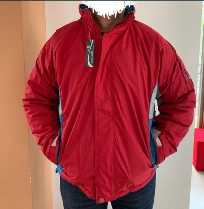 Vând geaca călduroasă M/L.