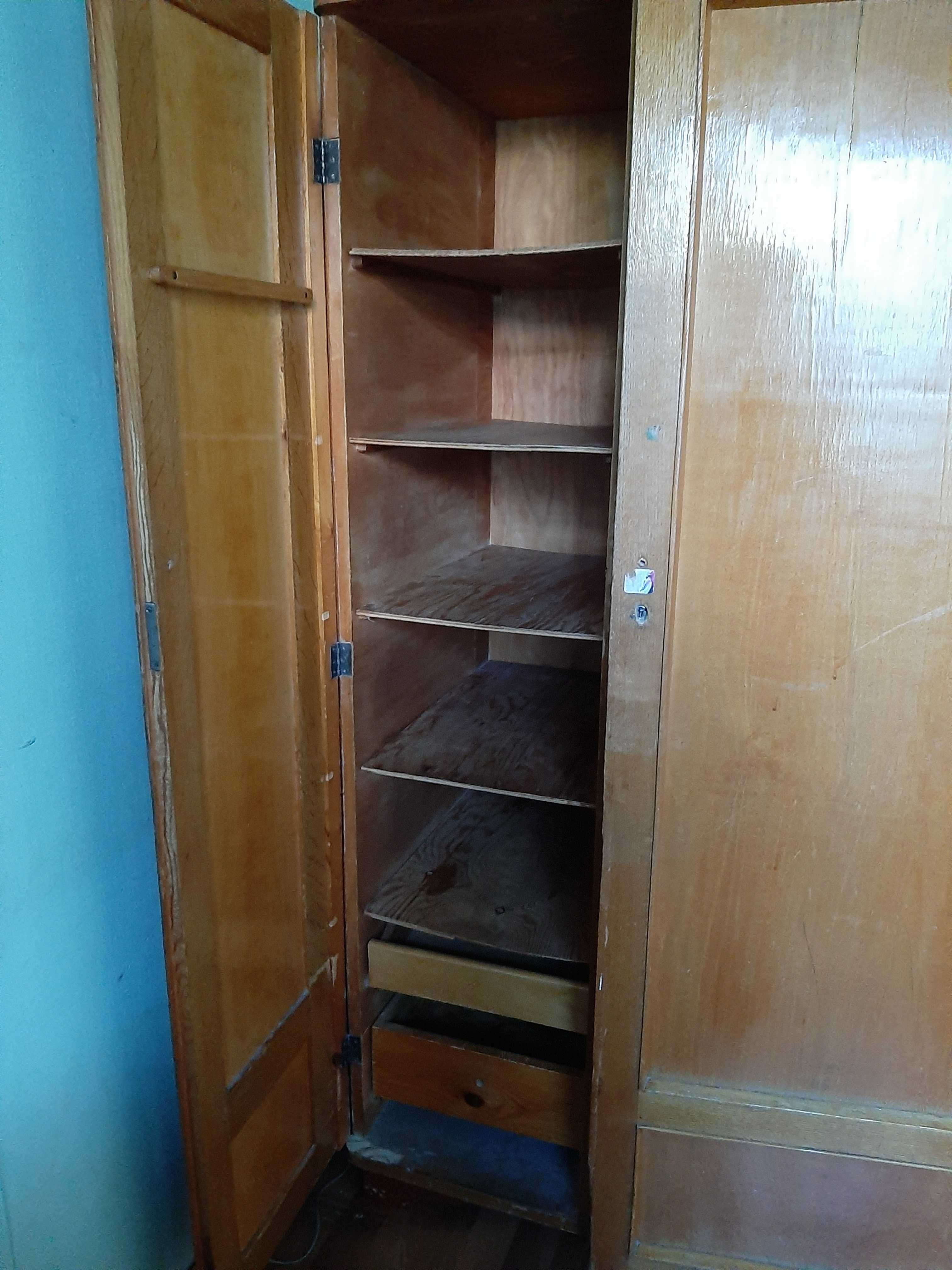Шкаф двухстворчатый деревянный  187х110х67