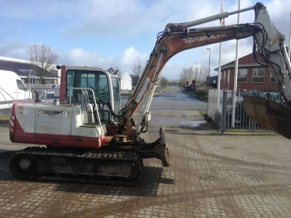 Inchiriez Excavator 3.5t si 8.5t Dumper 6 t Bobcat Cilindru compactor