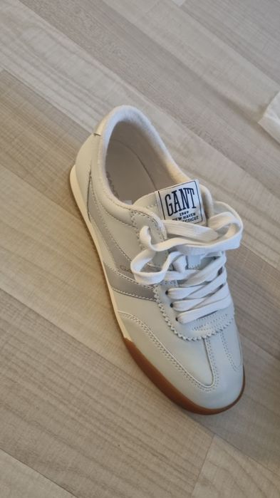 Adidasi GANT noi