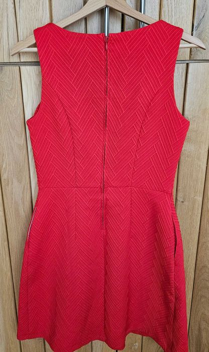 Рокля в червен цвят на марка Orsay размер 36