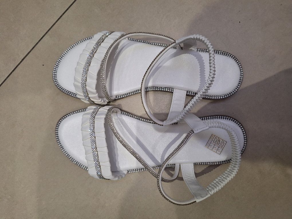 Sandale albe cu toc și fără toc noi!!!