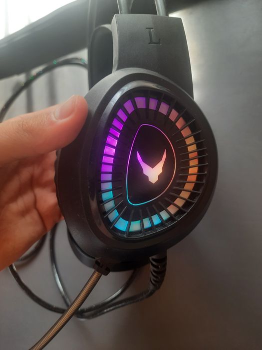 Vand casti de gaming noi