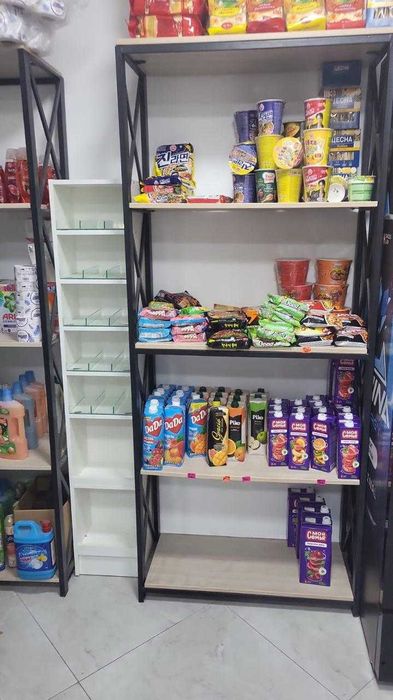 В продаже холодильники , морозильные камеры , стеллажи