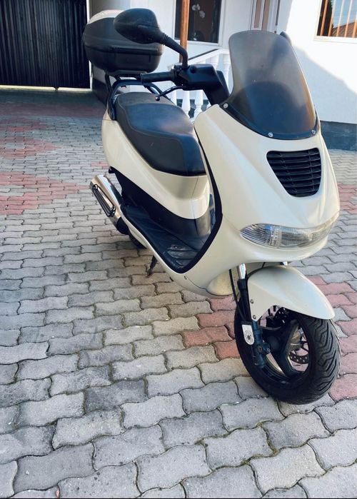 Vând scuter 125 cmc