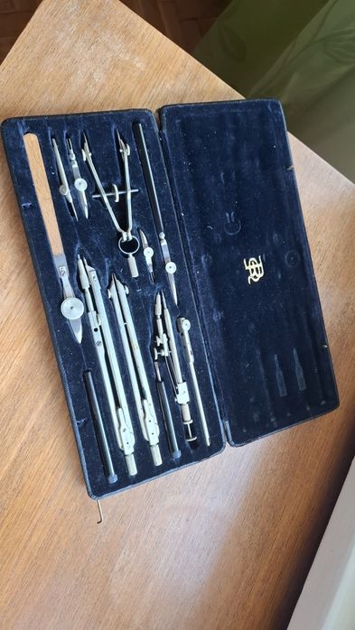 Комплект прецизни чертожни инструменти