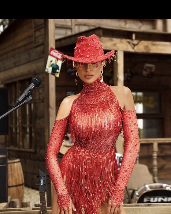 Уникална рокля с камъни