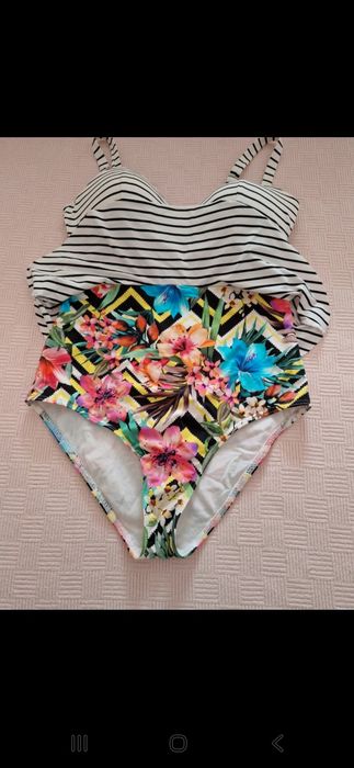 Costum de baie întreg 
Lungime 66 cm.