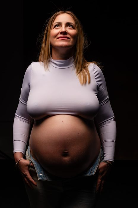 Vând rochițe și bluza pentru ședința foto maternitate.