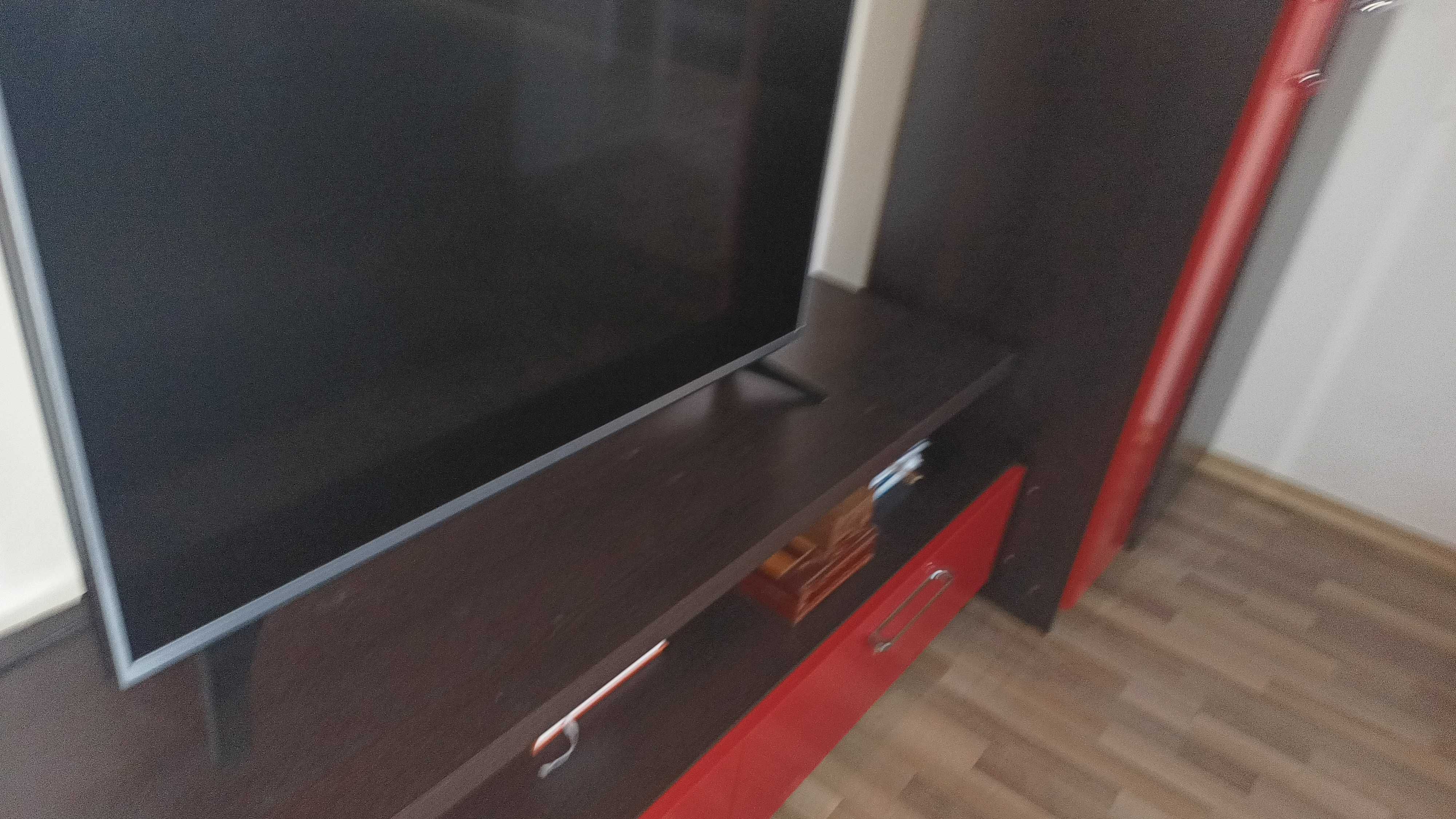 Transport inclus.Vand  Televizor  LG+ Suport  perete cu probă , 108 cm