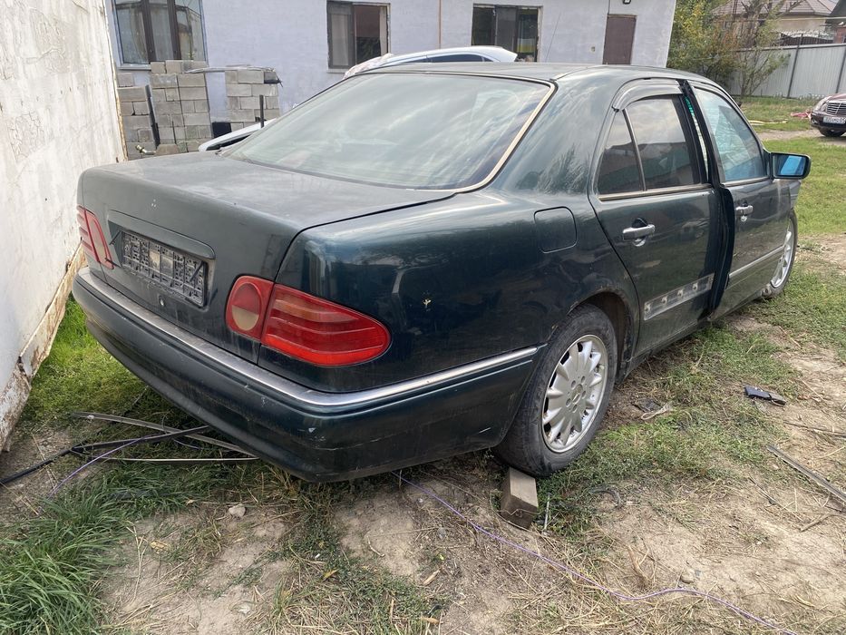 Мерс лупарик w210 на разбор по запчастям.