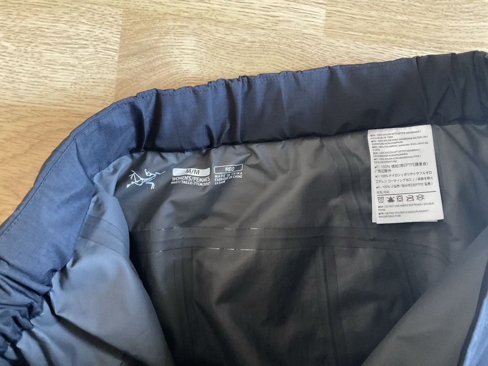 Pantaloni Arcteryx Gore Tex noi