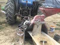 Vând moara acționată de tractor