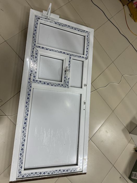Продам дверь алюминиевая