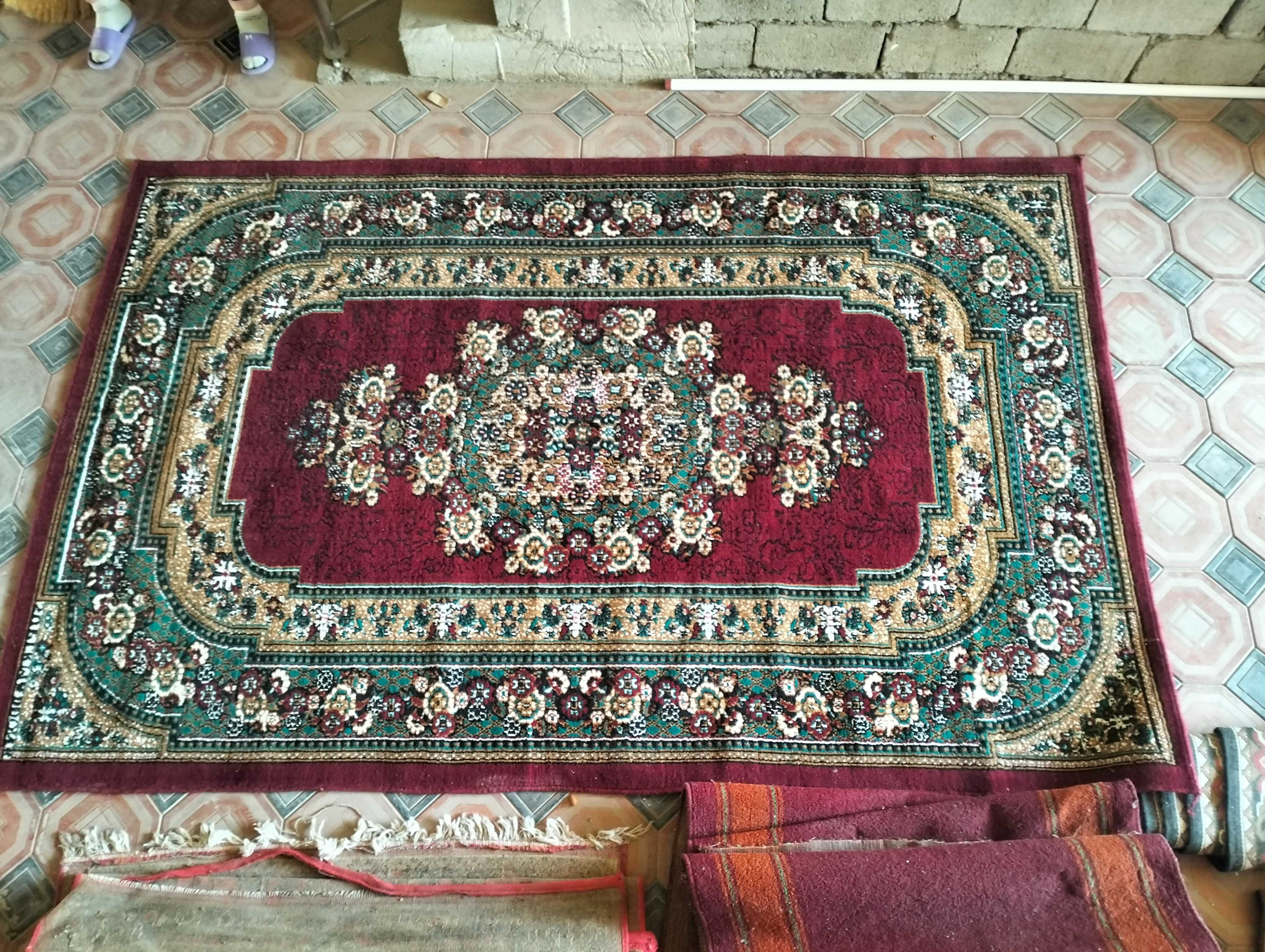 Gilamlar sotiladi