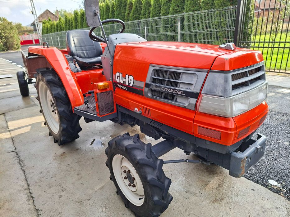 Tractor / tractoras japonez  Kubota GL19 / tractiune 4x4