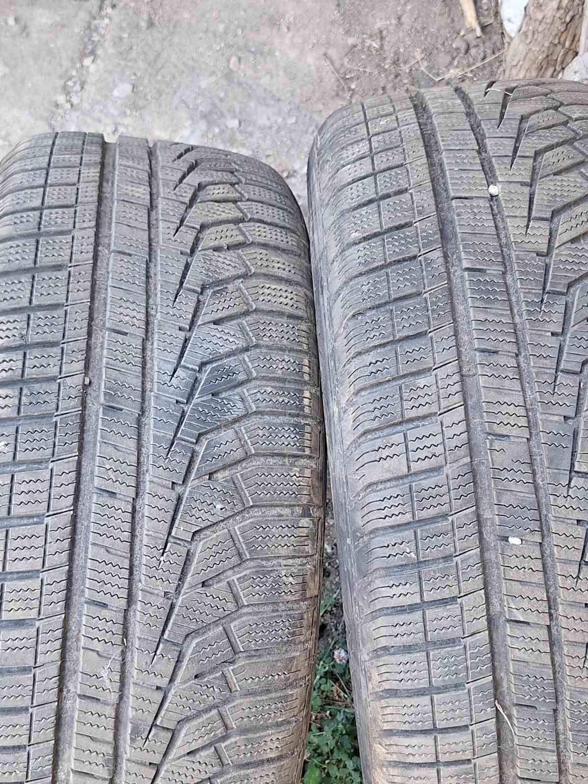 Гуми 2 броя Hankook