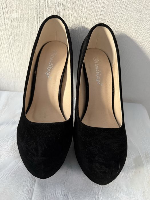 Официални обувки на ток