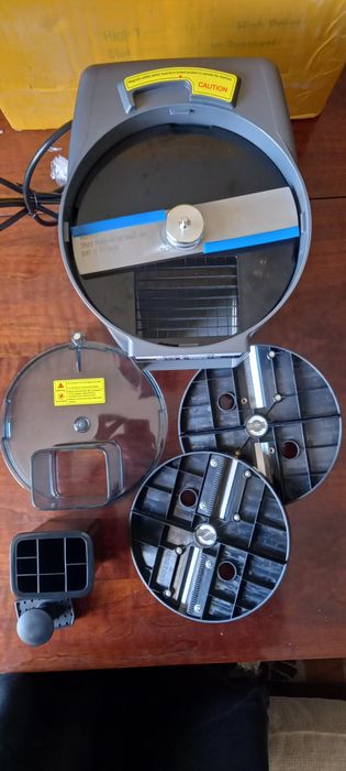 Зеленчукорезачка професионална робот