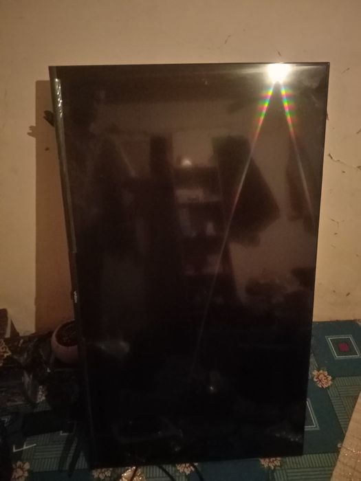 Продам телевизор Yasin. Дисплей,монитор. 127см.