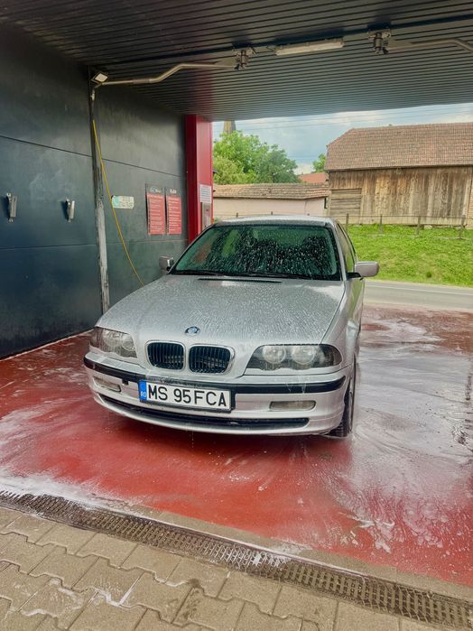 E46 316i benzină anul 2000 in stare bună fără probleme