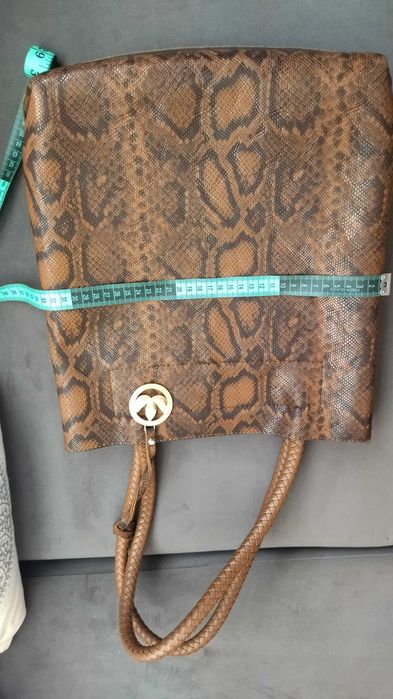 Красива дамска чанта в черно и кафяво