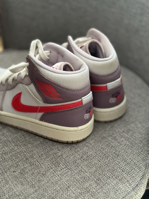 Jordan 1 кецове дамски