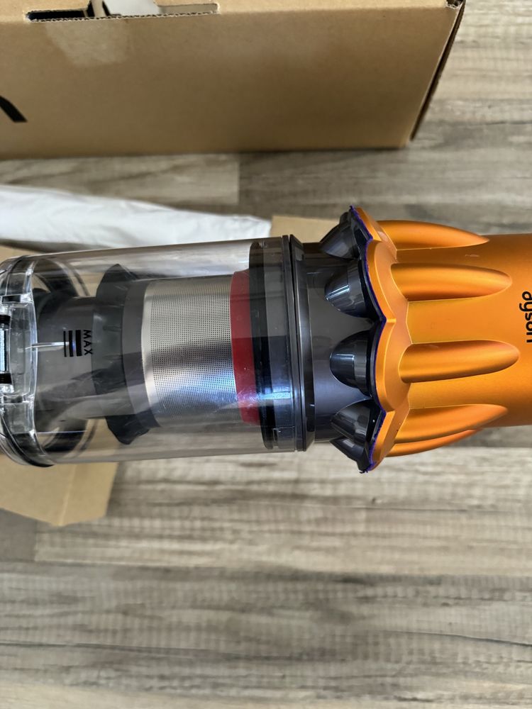 Aspirator Dyson v12 slim