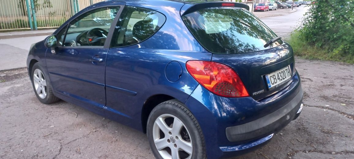 Автомобил Peugeot 207