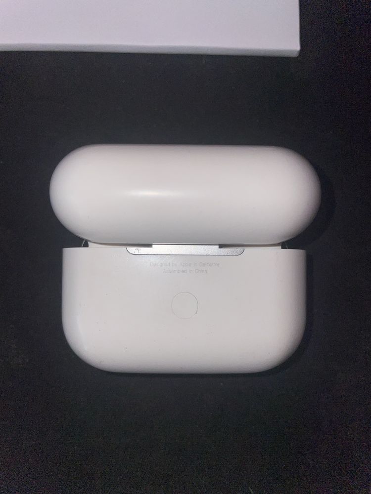 Apple AirPods Pro Wireless Charging Case