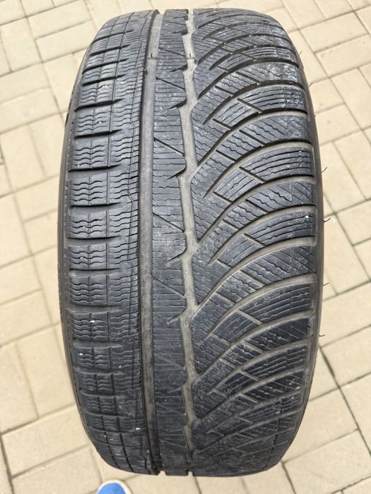 Michelin Pilot Alpin PA4. Runflat. 225/50 R18