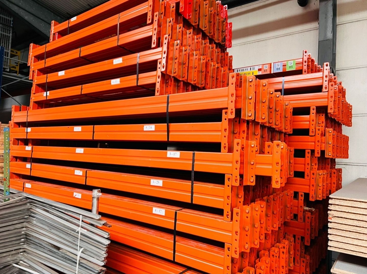 Rafturi metalice industriale reglabile 
Avem orice dimensiuni livram i