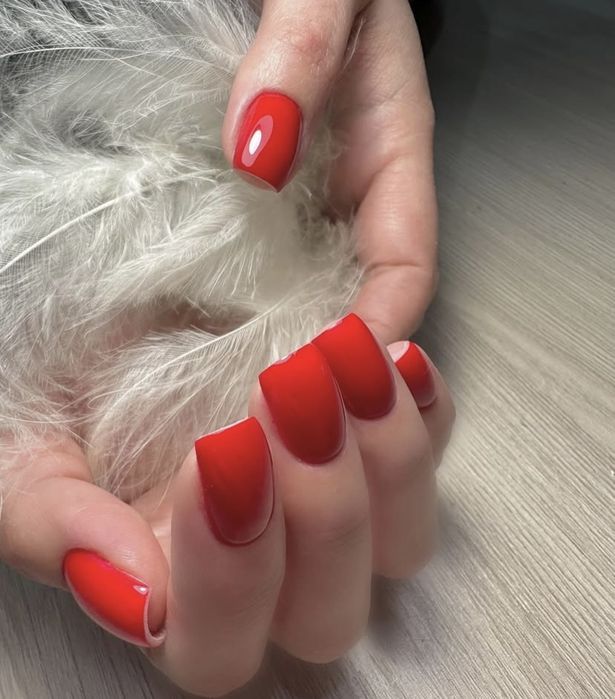 Приглашаю на индивидуальное обучению маникюру и педикюру.