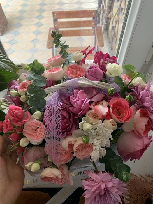 Корзинка цветов,свежие,красивые,вкусно пахнущие