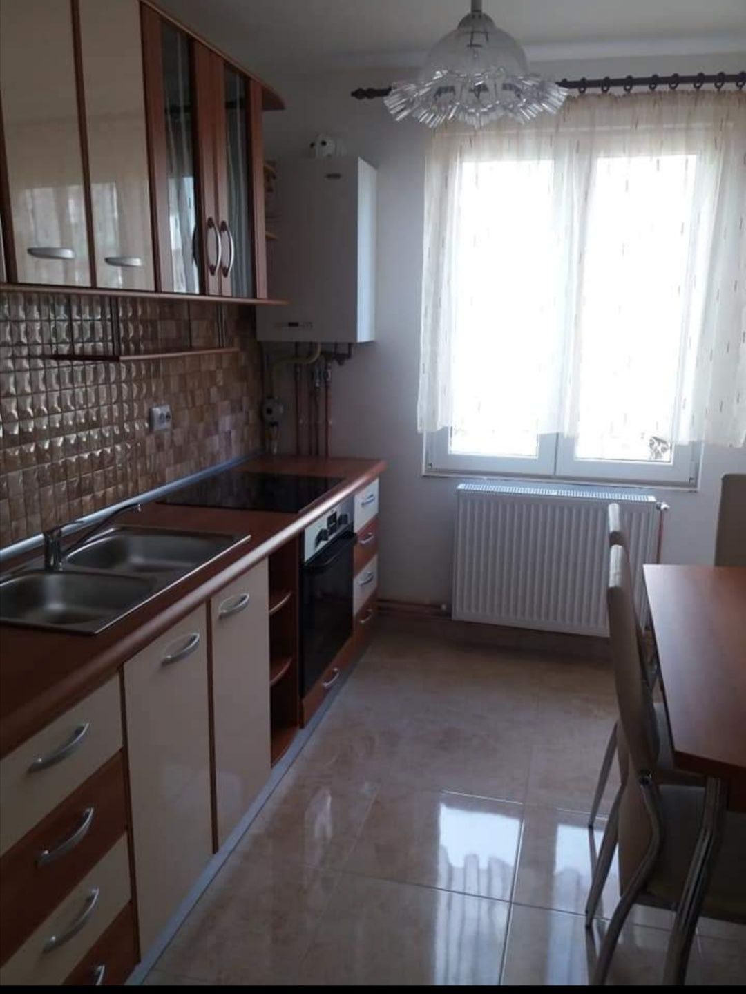 Închiriez apartament 2 camere decomandat