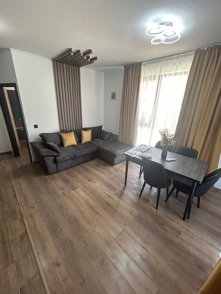 Дава се под наем Тристаен апартамент в Варна, м-т Сотира - 65 кв.м за 700 € - Снимка #1