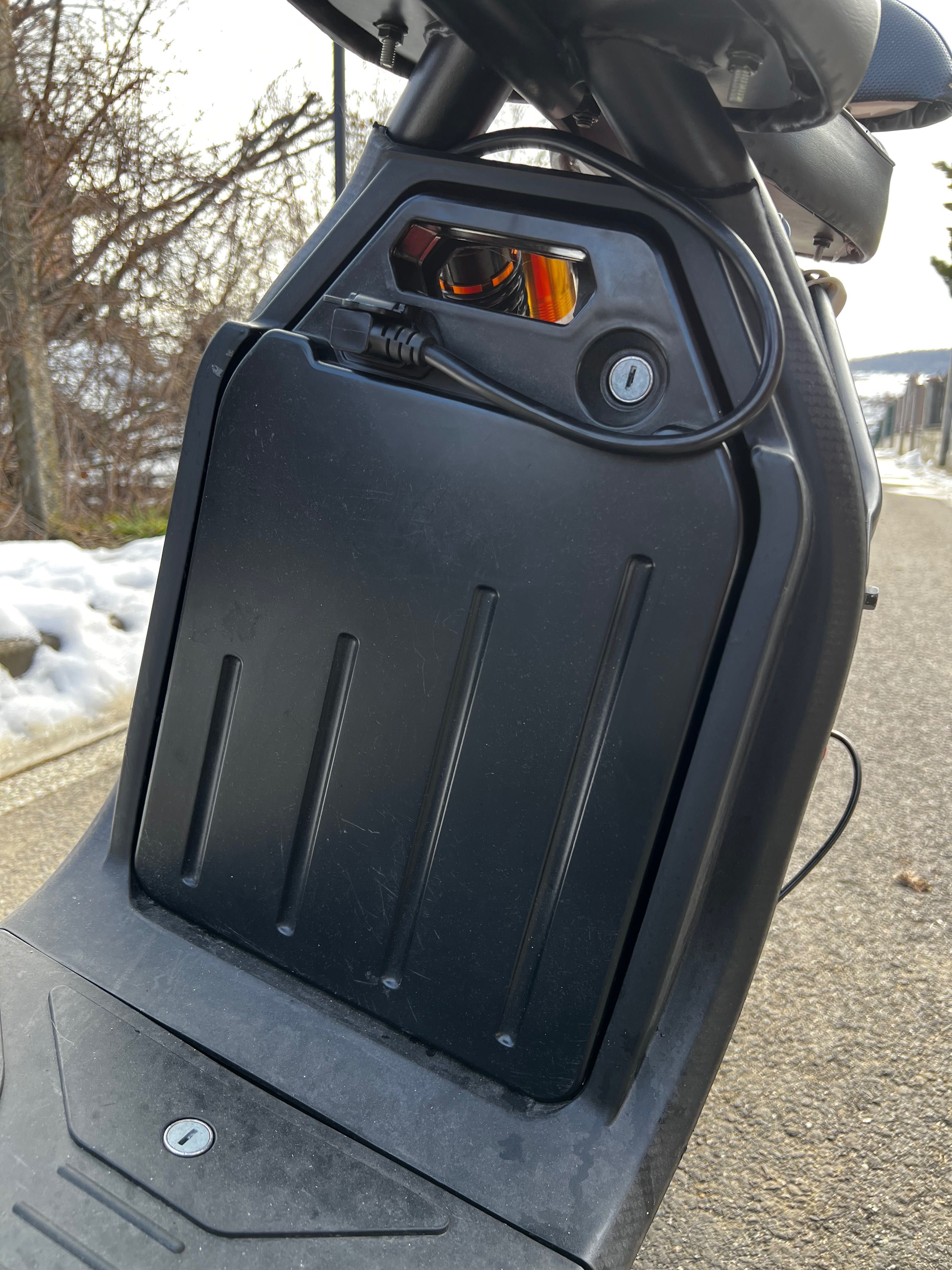 ЕЛЕКТРИЧЕСКИ СКУТЕР BIG CITY HARLEY-пробег70/80км,Bluetooth,65km/h
