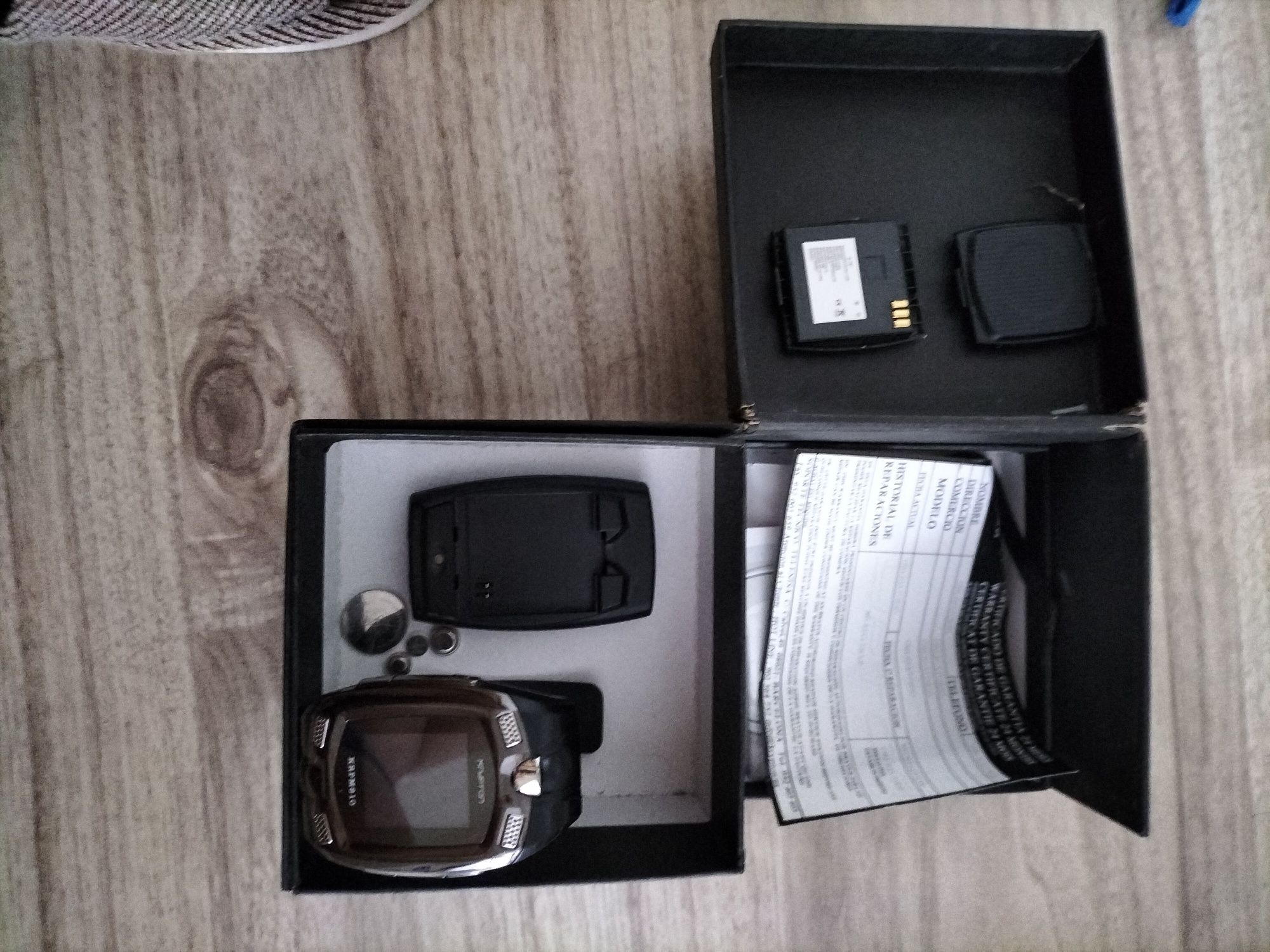 Smartwatch cu slot de sim și card