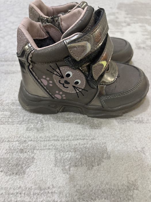 Аяқ киімдер 2000 тг