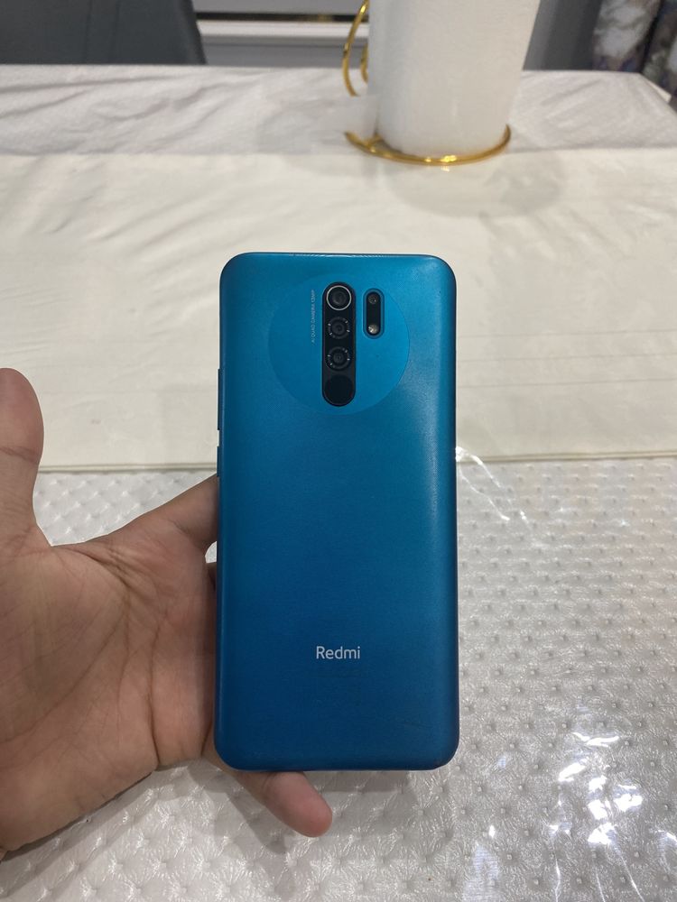 Redmi 9 , экран чуть разбитый