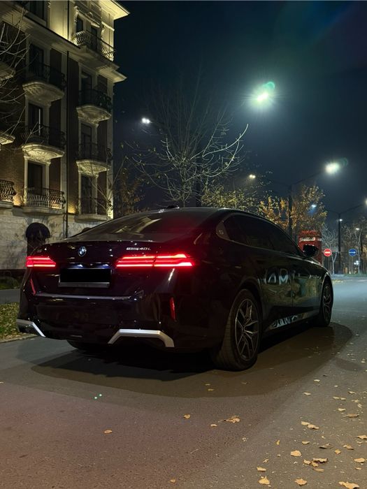 BMW i5 40L 2025.
