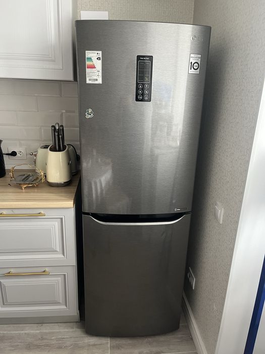 Продам холодильник LG