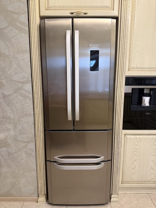 Холодильник Hotpoint Ariston
