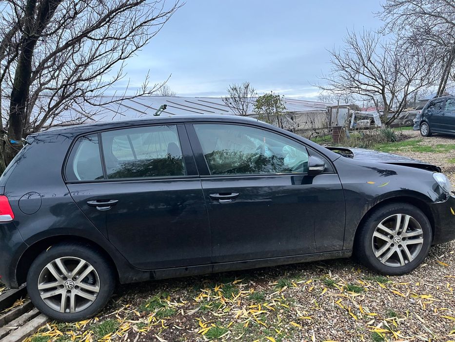 Vând mașina avariată