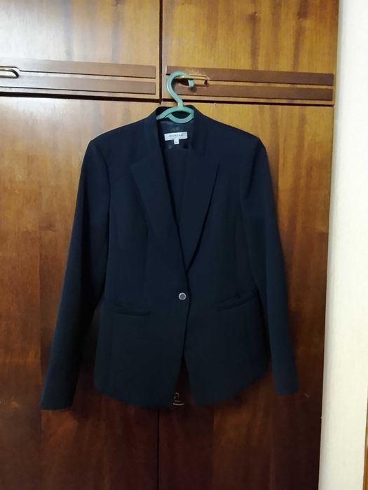 Отличный офисный женский костюм.