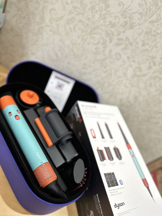 Оригинал Dyson с насадками. Полная комлектация. Пользовалась 5 месяцев