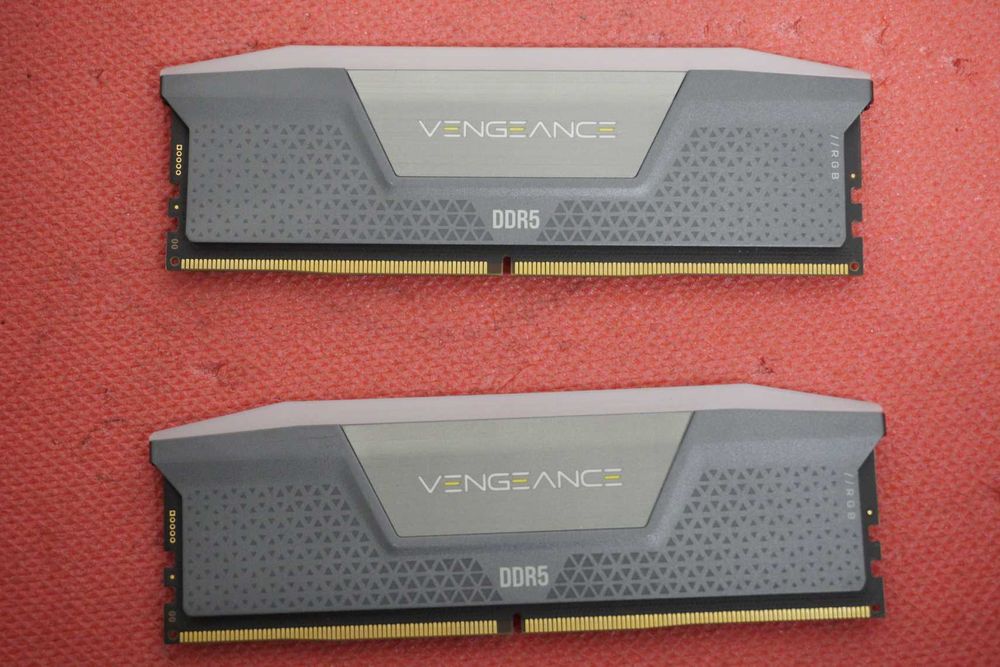 [32GB] RAM Памет 2x16 GB DDR5 6000MT/s CL30 Corsair Vengeance RGB